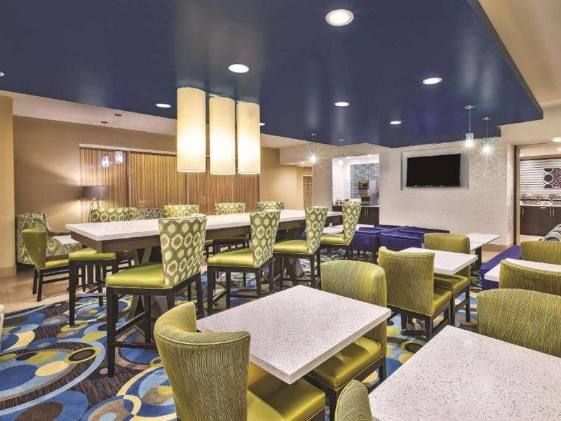 La Quinta By Wyndham Niagara Falls Exterior photo