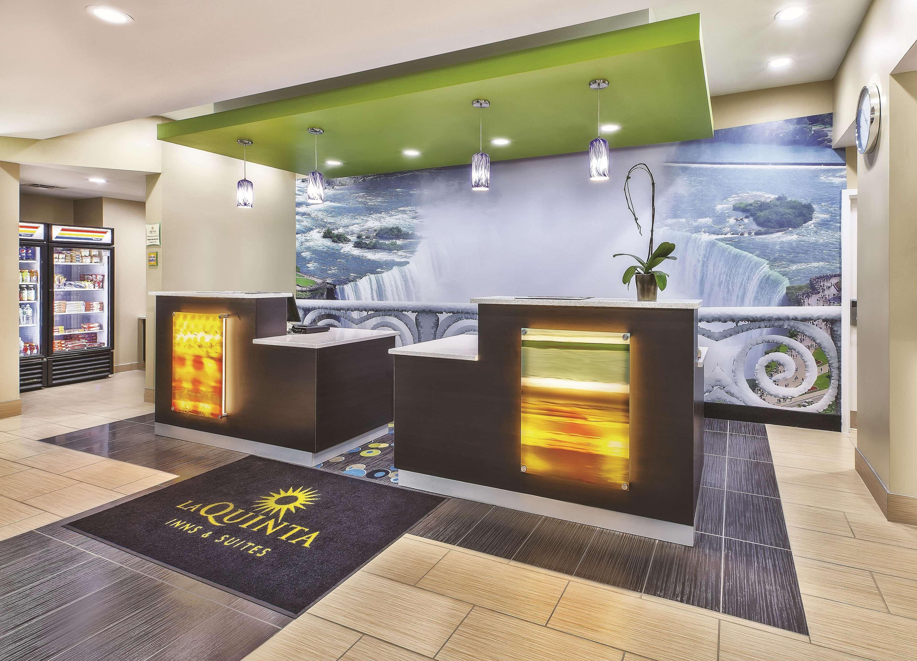 La Quinta By Wyndham Niagara Falls Exterior photo