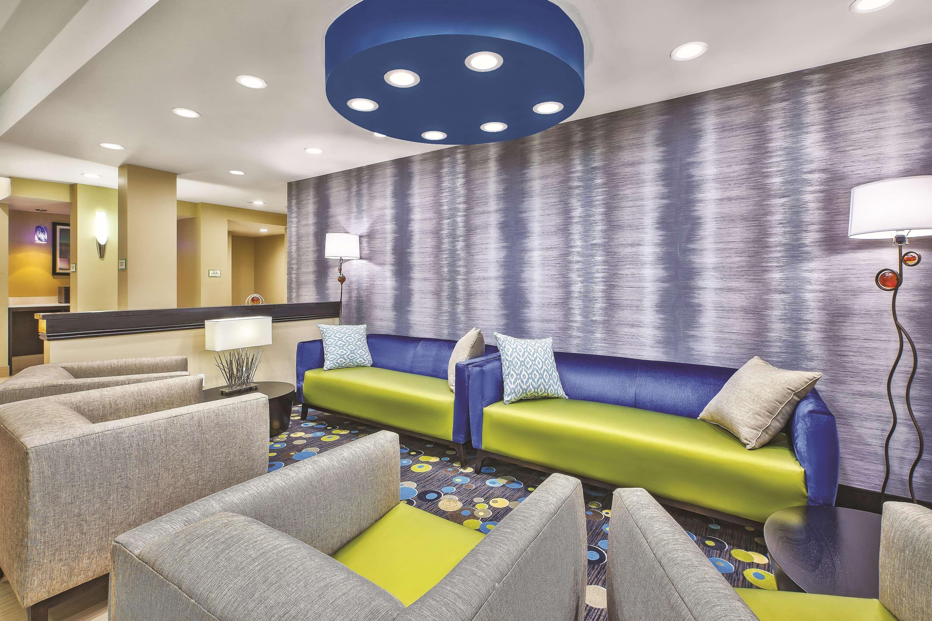 La Quinta By Wyndham Niagara Falls Exterior photo